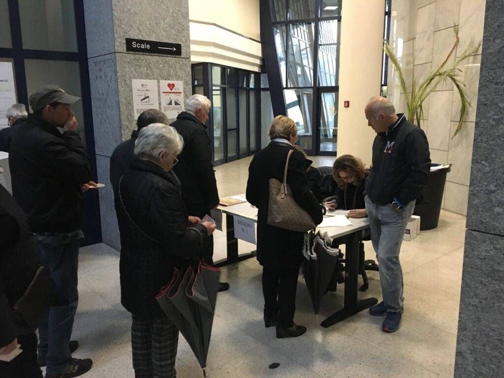 Ha già votato il 10% dei bollatesi: la Ztl al bivio. Seggi aperti fino alle 18 IMG 2811 1024x768
