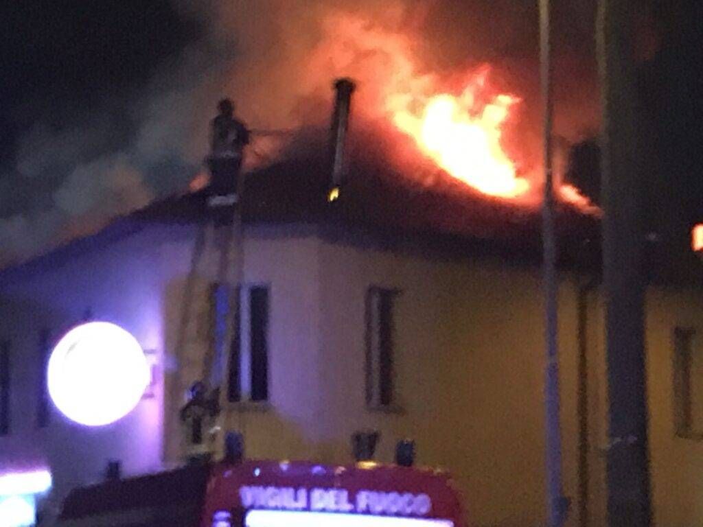 Bollate, fiamme in un ristorante: Varesina chiusa al traffico IMG 2845 1024x768