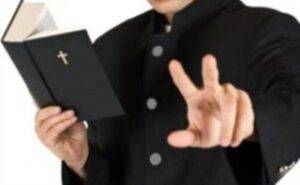 Finto prete  300x185