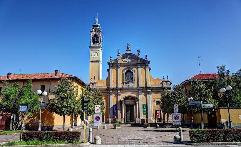 Bollate, vola un batacchio dal campanile: fedeli salvi per miracolo. Parla il don esterno 2