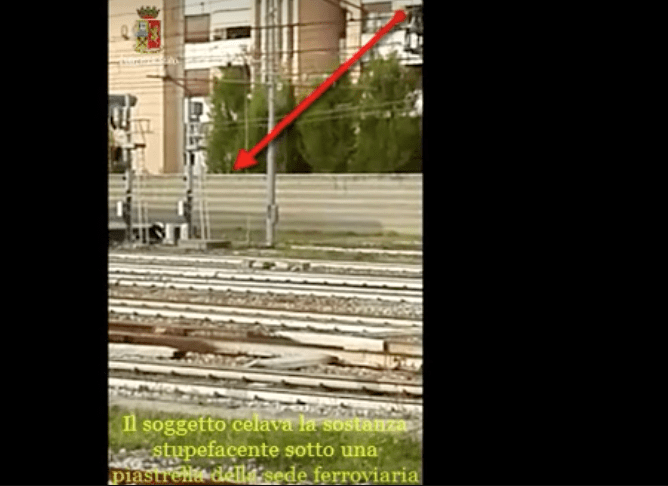 La droga sotto i binari del treno, Saronno capolinea stupefacente: due arresti Schermata 2017 04 06 alle 21.47.38