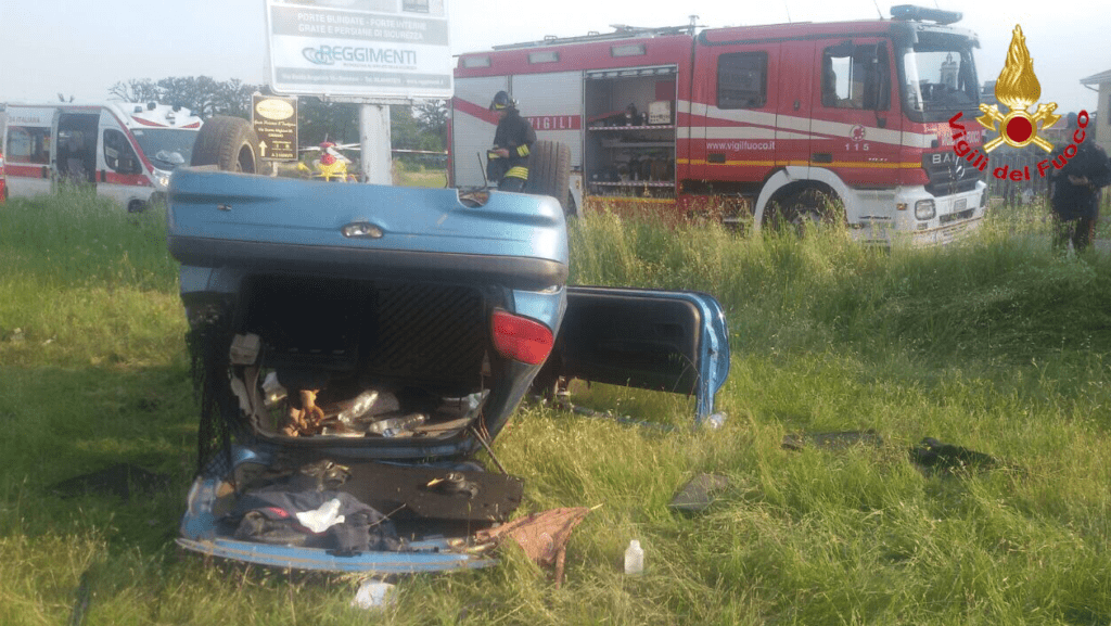 Caronno, si ribaltano in auto: quattro giovani in gravi condizioni all’ospedale Schermata 2017 05 28 alle 10.41.22 1024x577