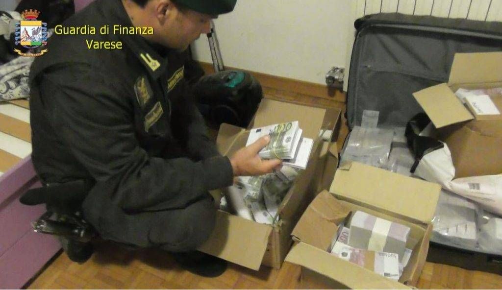 Travestiti da sceicchi per le truffe, 15 arresti della Guardia di Finanza GdfVareseSoldi1 1024x592