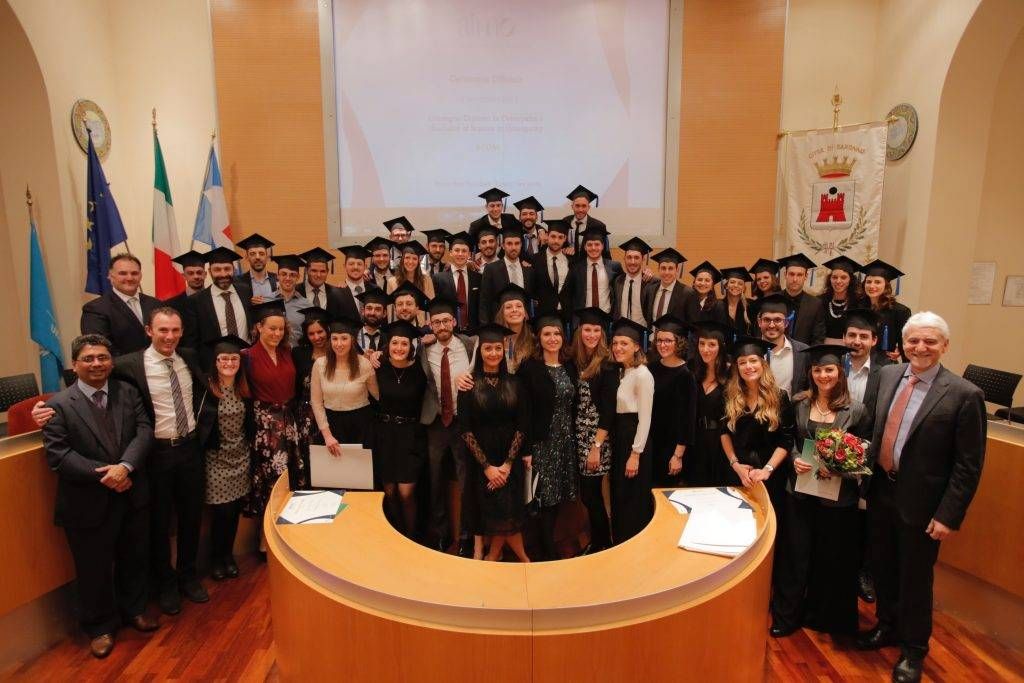 Saronno, consegnati 70 diplomi in Osteopatia Gruppo diplomati 1 1024x683