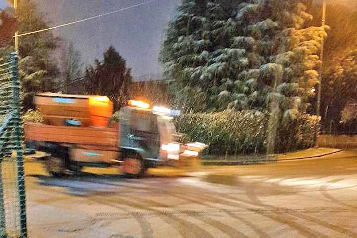 Da Cormano ad Arese e Cogliate, spargisale in azione: le vostre segnalazioni spargisale neve