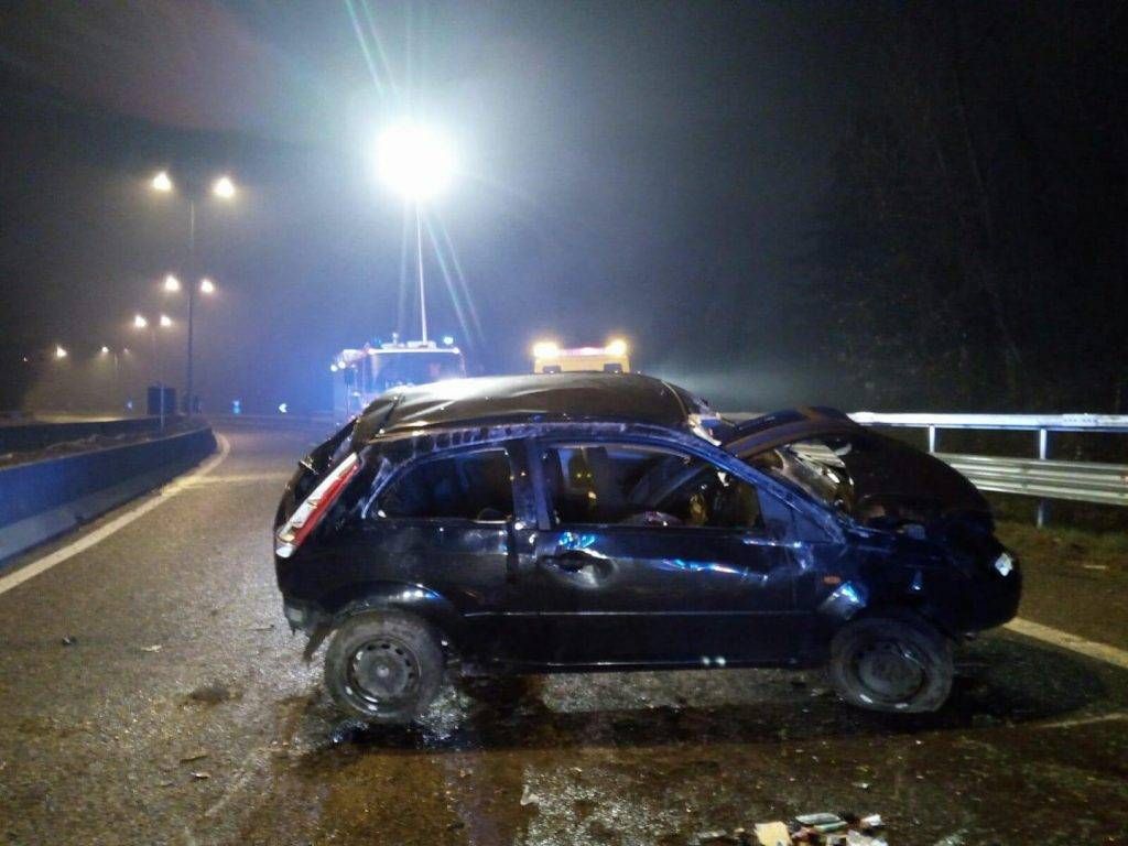 Milano-Meda, soccorre tre giovani: tassista falciato in superstrada scontro milano meda 1024x768