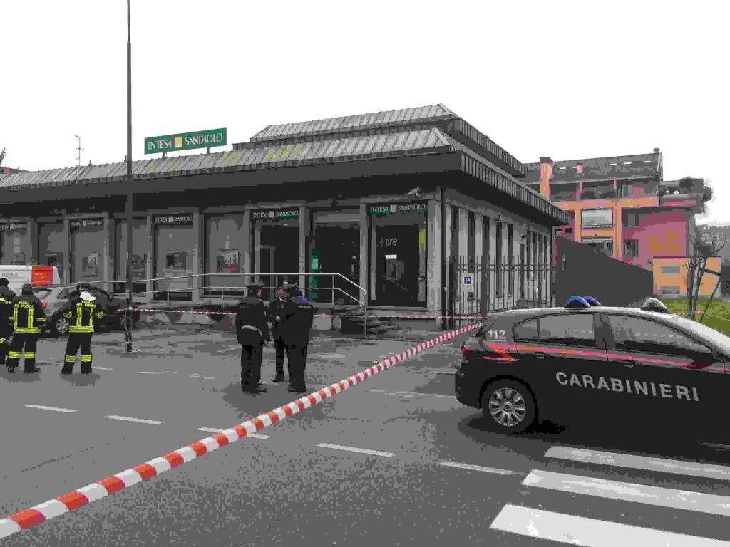 Colpo sfumato al bancomat, ordigno inesploso: maxi emergenza a Paderno 5DB7D8FB 472B 465F 9EE6 382A02D590F5 1024x768