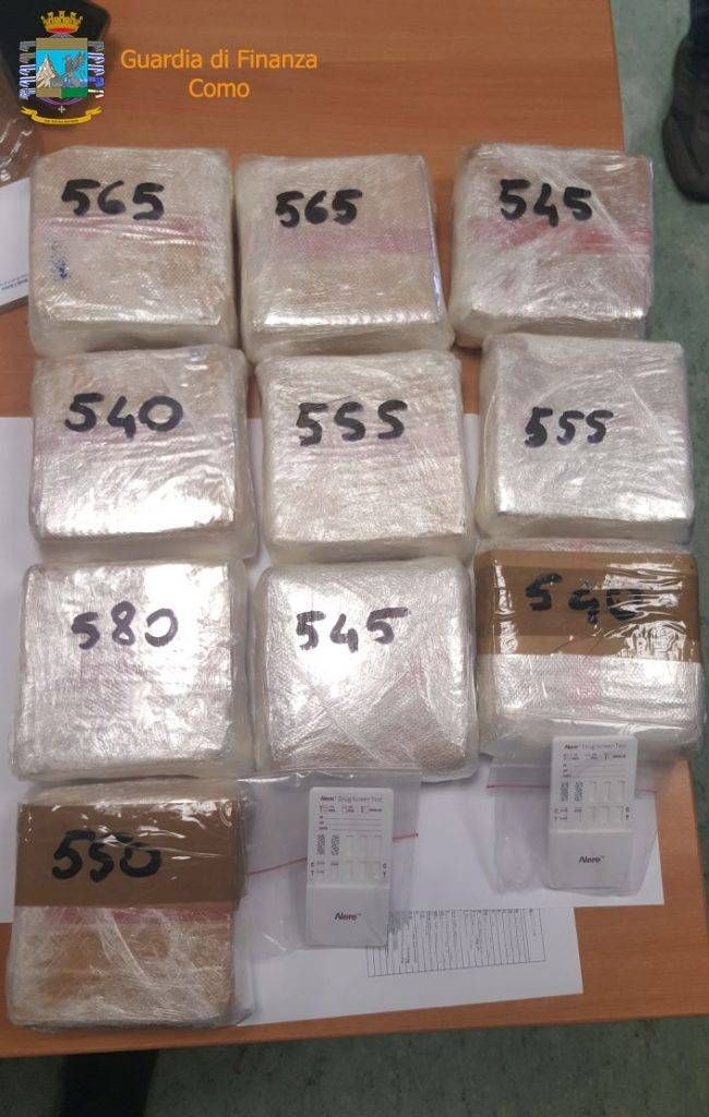 Avevano più di 5 kg di eroina, 4 arrestati dalla Finanza eroina guardia di finanza