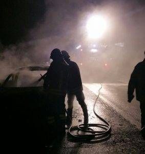 vigili fuoco salvato auto