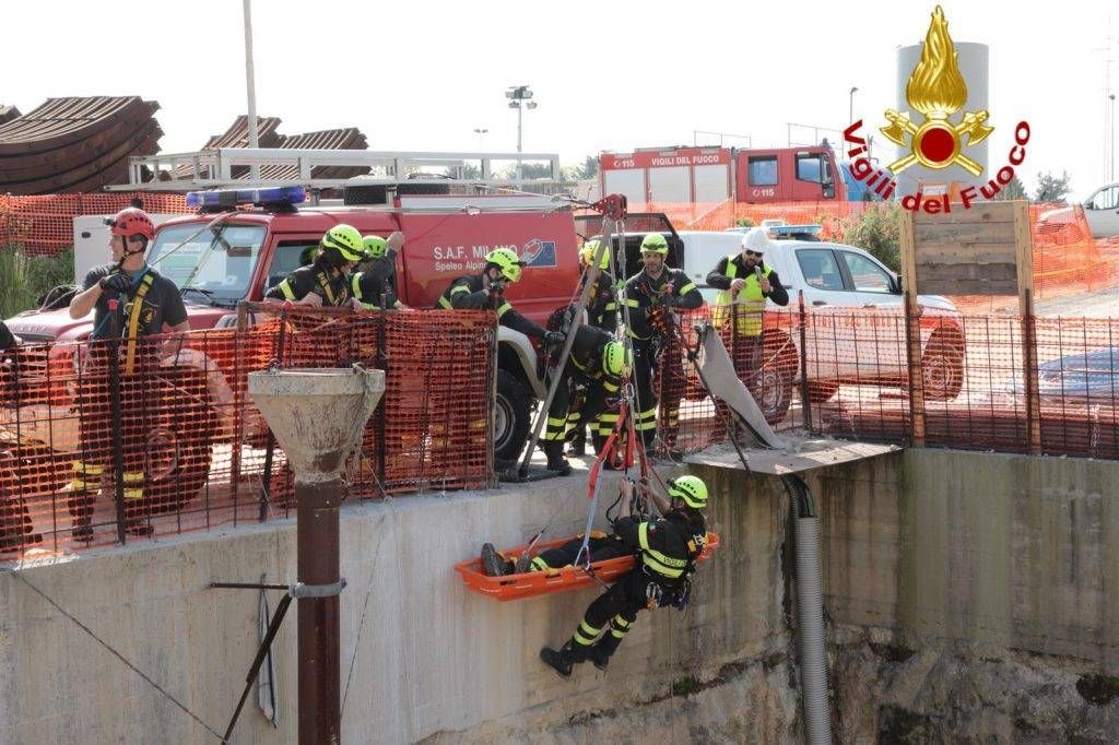 Vigili del fuoco e operai uniti nell’esercitazione nel cantiere della metropolitana 2018 04 17 PHOTO 00000152 1024x682
