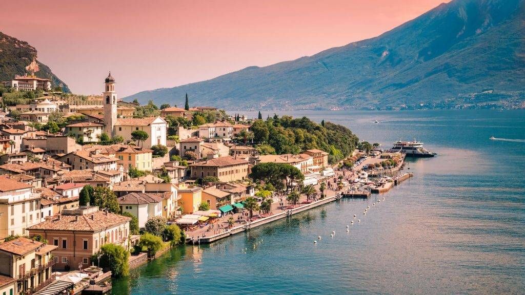 Weekend al lago: le mete più amate dagli italiani vacanza lago