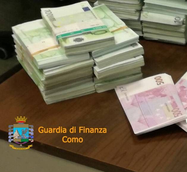 Ricercato in tutta Europa, viveva in camper sul lago di Como, con soldi e gioielli Gdf soldi camper