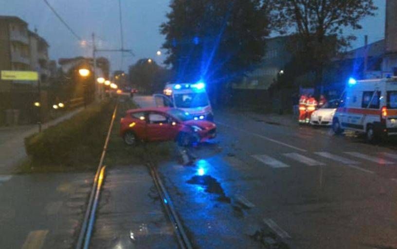 Incidente, auto finisce sui binari: interrotta la linea tram Limbiate – Milano auto tram limbiate