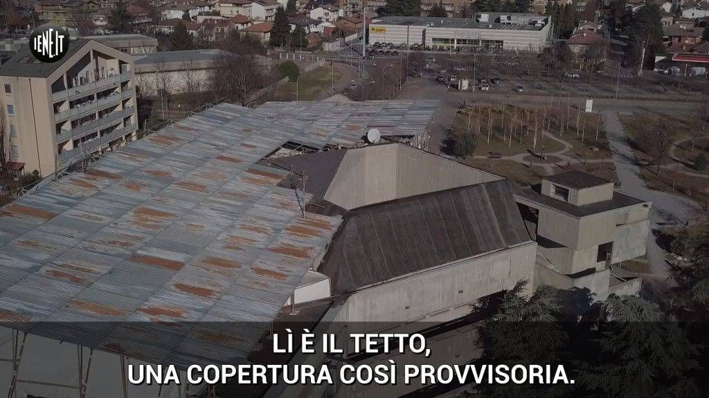 Le Iene alle case popolari di Bollate: “Senza tetto e con l’amianto in giro” bollate case popolari 1024x576