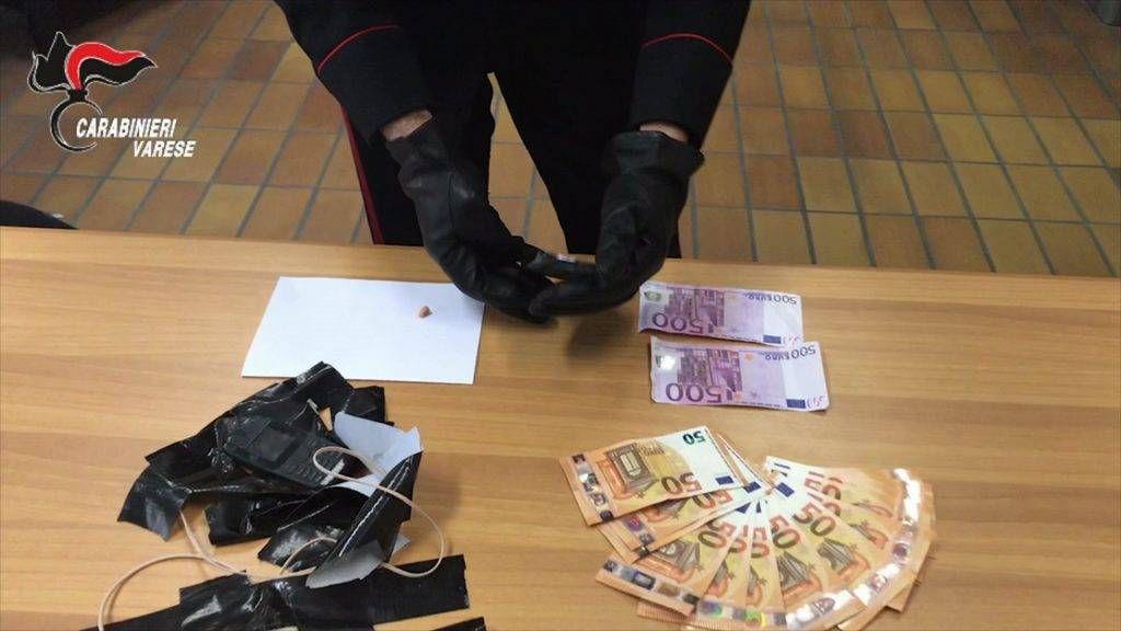 Con l’auricolare all’esame di teoria della patente: furbetto beccato | VIDEO patente esame 1 1024x576