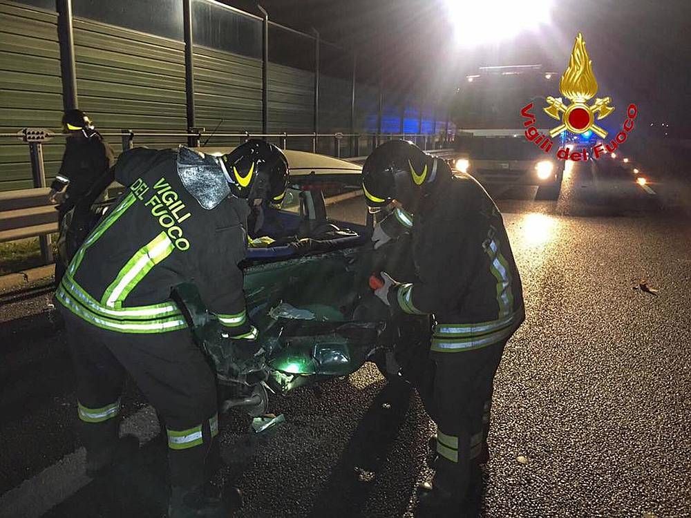 Scontro in autostrada nella notte, 3 feriti, di cui uno grave ad Origgio Autostrada Origgio