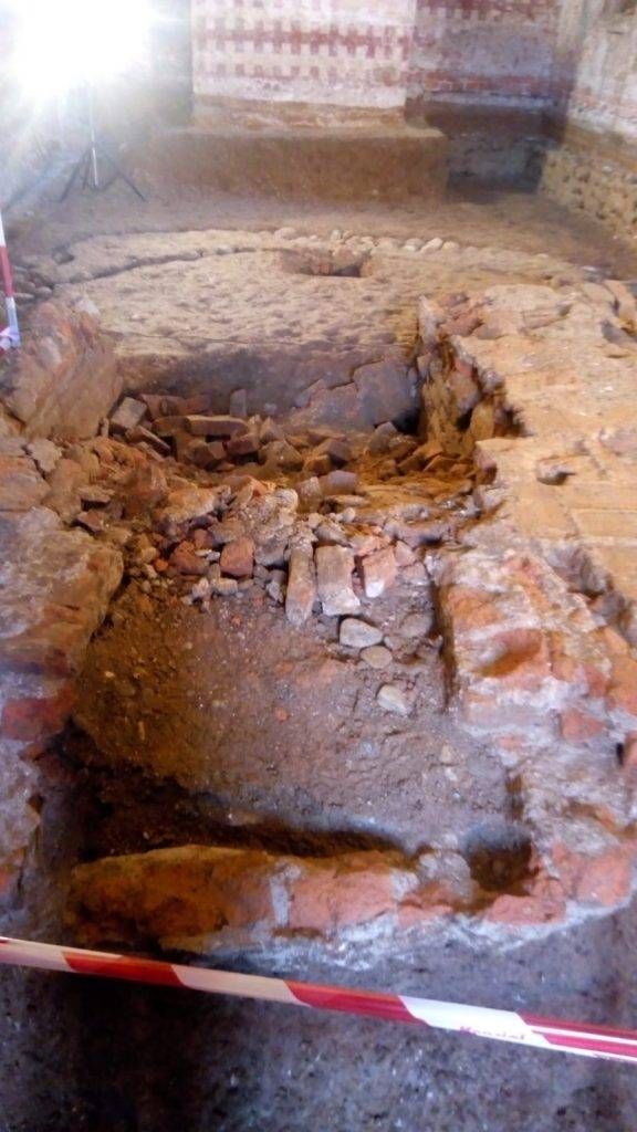 Sepolture misteriose sotto la chiesetta, scoperta straordinaria a Solaro Scavi chiesetta Solaro