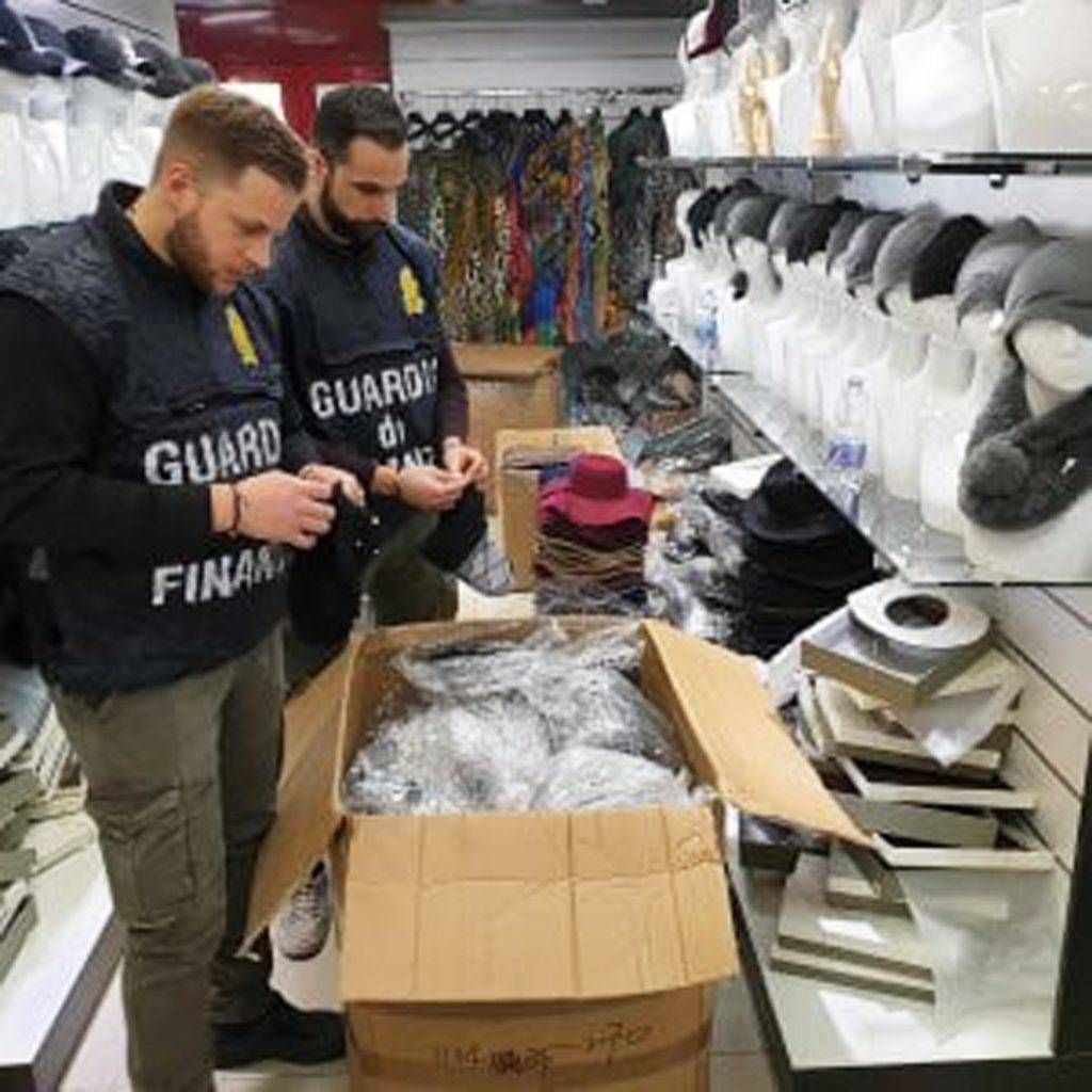 CORMANO SOTTOAPERTURA Abiti falsijpg 1024x1024