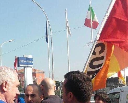 Electrolux Solaro, il tempo pieno è già finito, da aprile si torna alle 6 ore Electrolux manifestazione