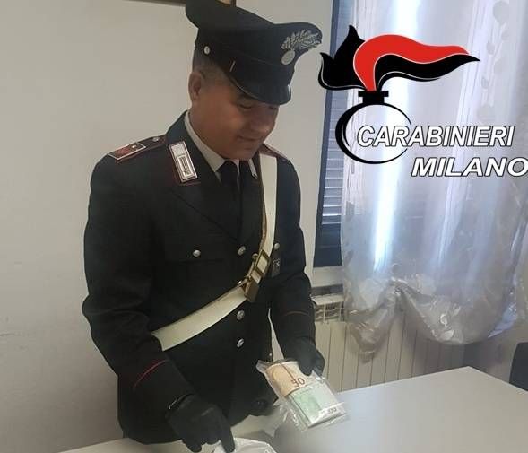 Novate Milanese, centrale di spaccio in casa, donne inveiscono, due cugini arrestati NovateDrogaOrizz