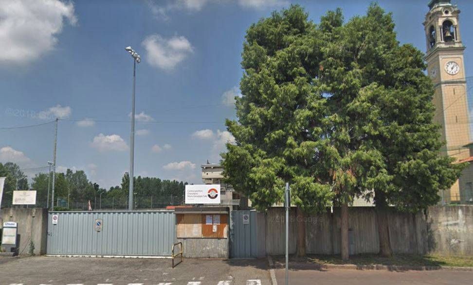 Bollate, tenta il furto negli spogliatoi ma a giocare a calcetto ci sono i carabinieri: arrestato BolCcCalcetto