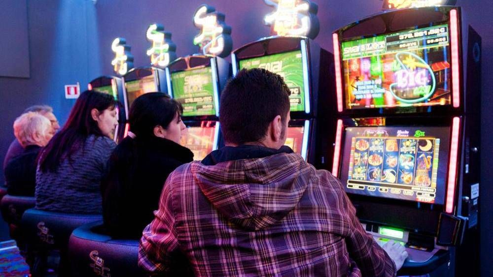 Caronno: fondi contro la ludopatia dalle multe inflitte alle sale slot sala slot