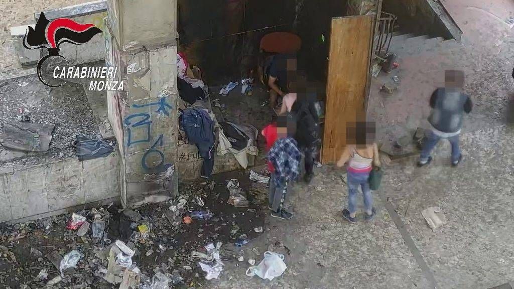 Carabinieri in tenuta d’assalto per bonificare l’area dell’ex Snia di Varedo – VIDEO maxresdefault 1 1024x576