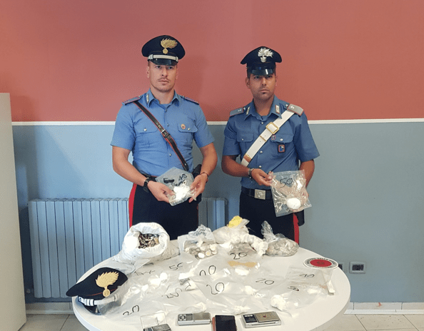 Cermenate, arrestato con quasi mezzo chilo di cocaina e oltre 4000 monete da 2 euro false cermenate monetine