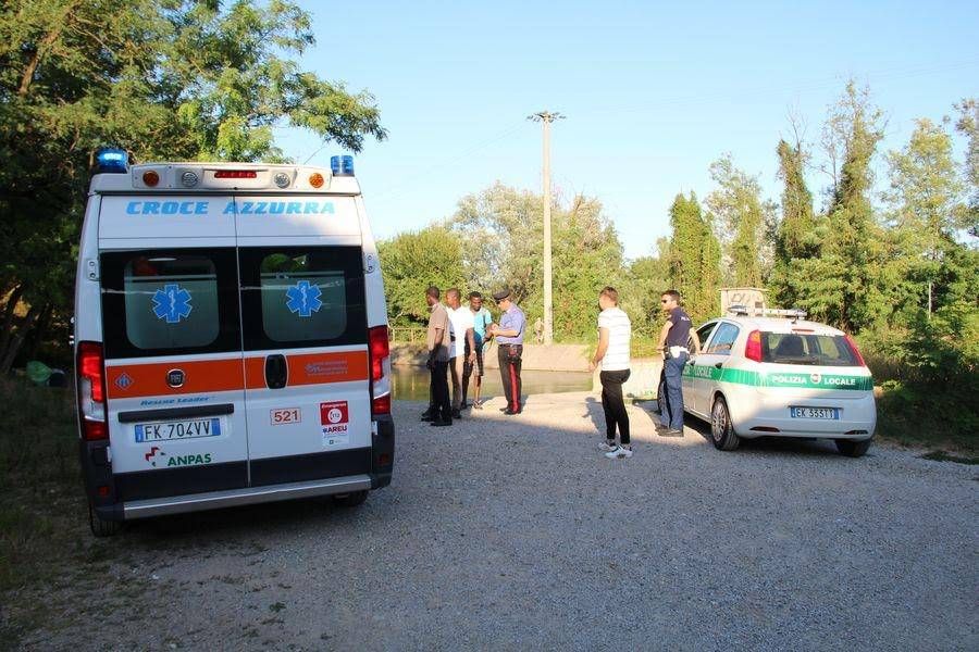 Garbagnate, si tuffa nel Villoresi: 22enne rischia di annegare | FOTO garbagnate villoresi annegamento
