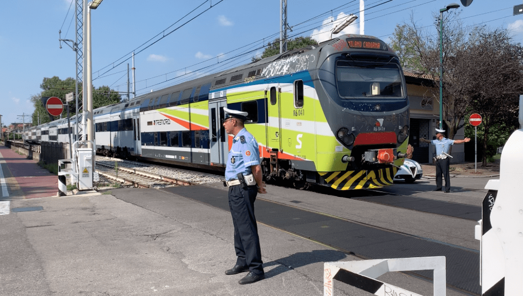 Paderno, guasto al passaggio a livello: treni in transito con barriere alzate paderno guasto passaggio a livello 1024x580