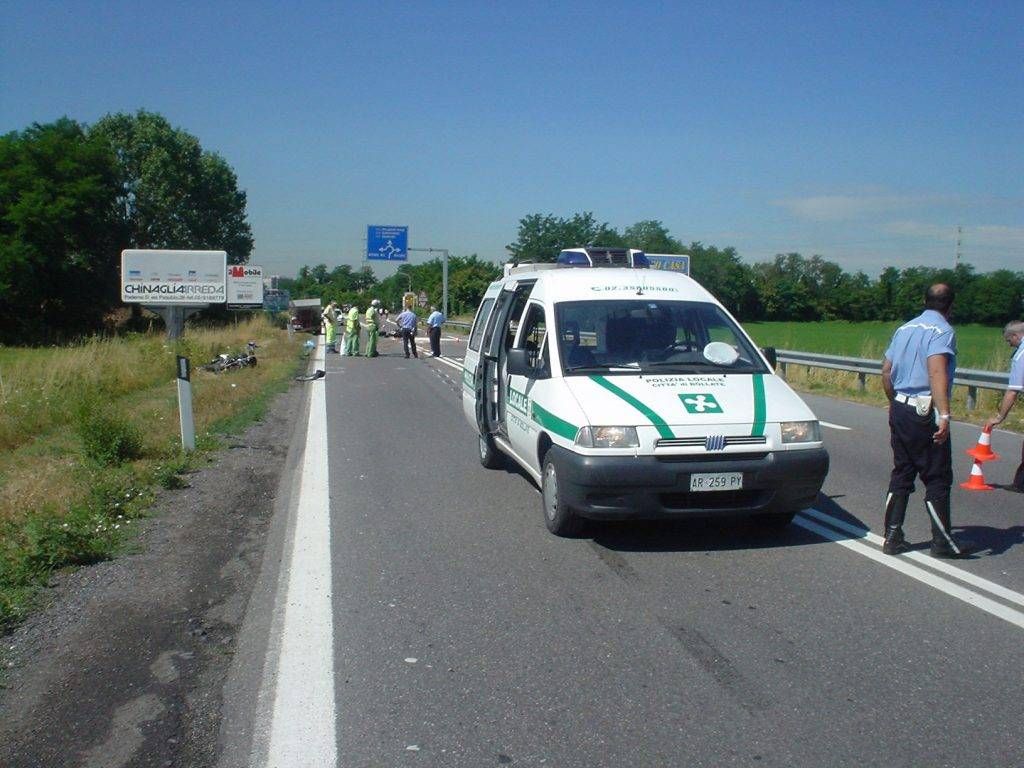 Da Arese a Castellazzo di Bollate: inseguimento da film. Poi la fuga a piedi vigili generica incid 1024x768