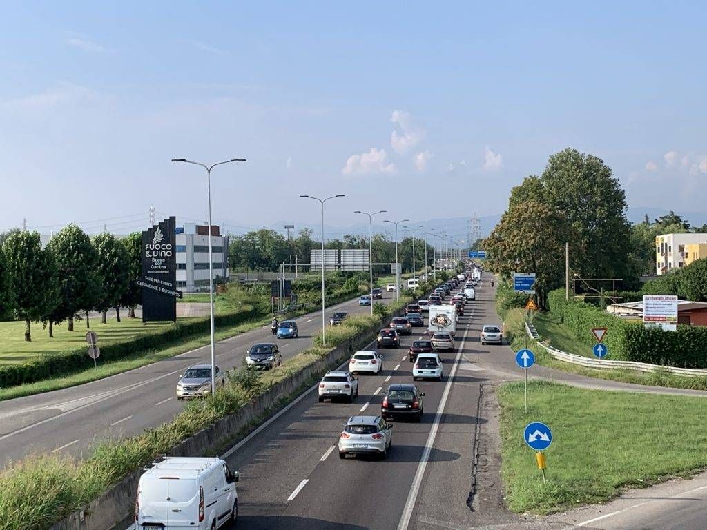 Seveso, la Polizia provinciale ferma un 12enne in bicicletta sulla Milano-Meda MIlano Meda