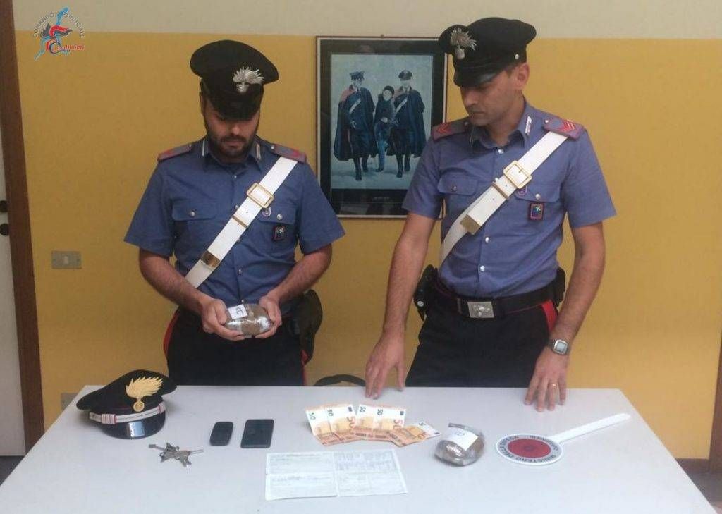 Mezzo chilo in auto, mezzo in casa, marocchino arrestato con 1 kg di eroina Mozzate Carabinieri