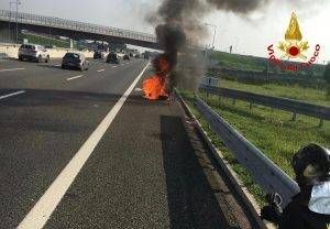 Saronno moto fiamme