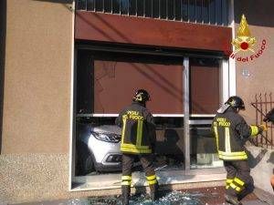 auto sfonda vetrina oliate olona