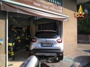 auto sfonda vetrina oliate olona