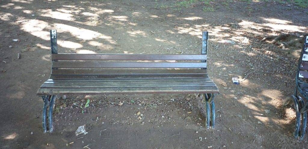Teppisti al parco di Cislago: dopo l’altalena dei disabili, le panchine panchina 1 1024x497