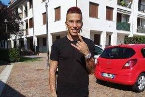 sfera ebbasta bollate battesimo 300x200