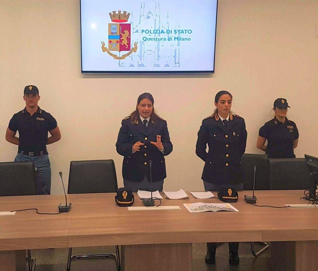 Rapine a minorenni: via smartphone, soldi e scarpe di lusso, 2 arrestati Polizia Milano