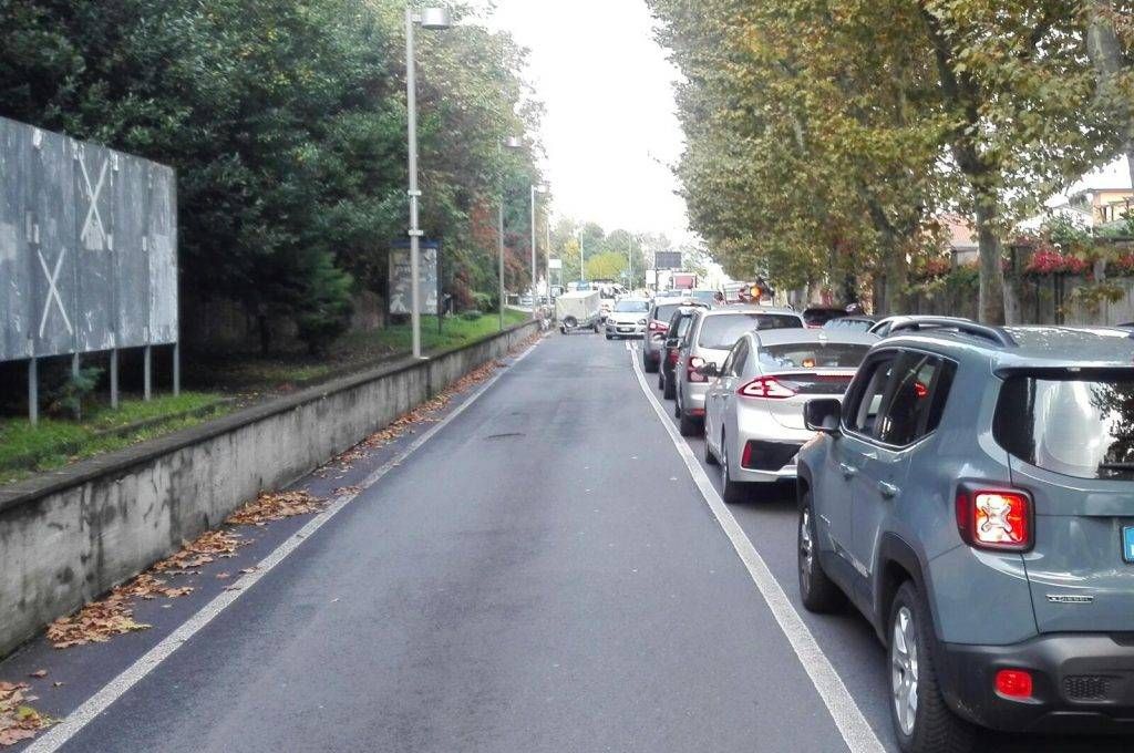 Lunghe code da Limbiate a Bollate, traffico in tilt a Senago Senago Code auto