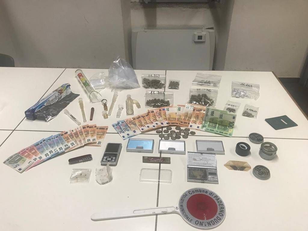 Paderno, droga fuori dalla stazione: arrestato baby pusher dei minorenni droga spacciatore paderno 1024x768