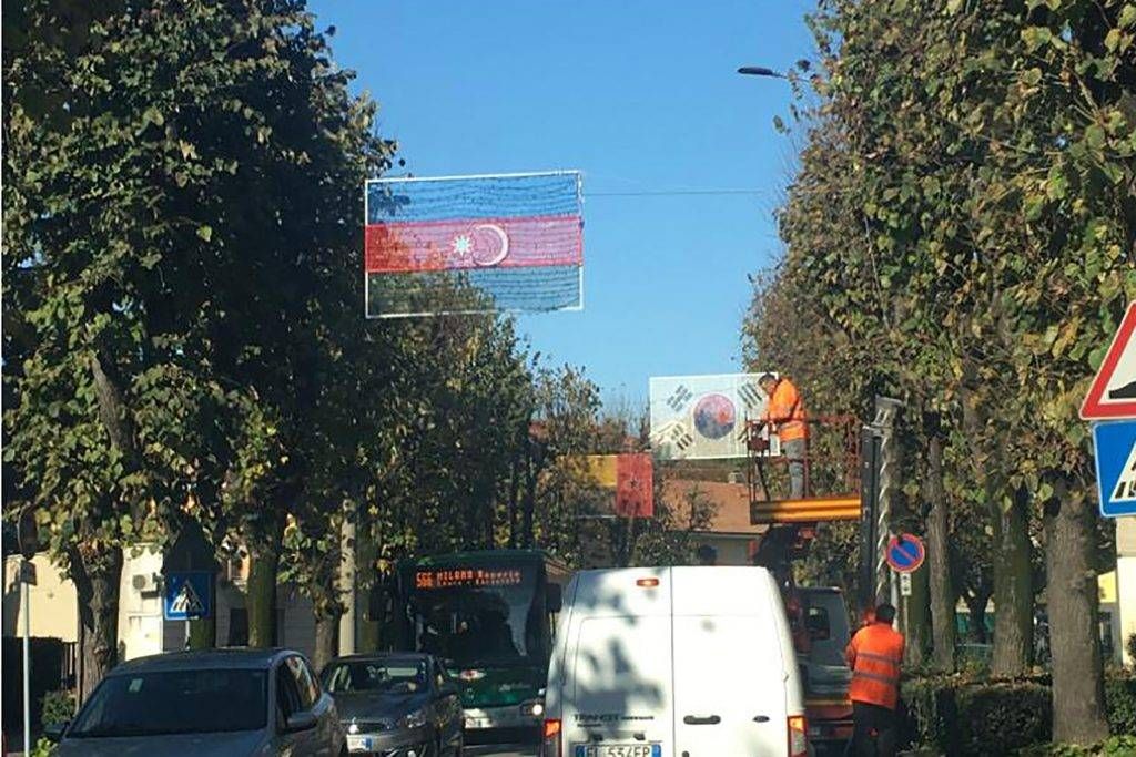 Bollate, è già tempo di Natale: si accendono le luminarie (delle polemiche) luminarie bollate natale polemiche 1024x683