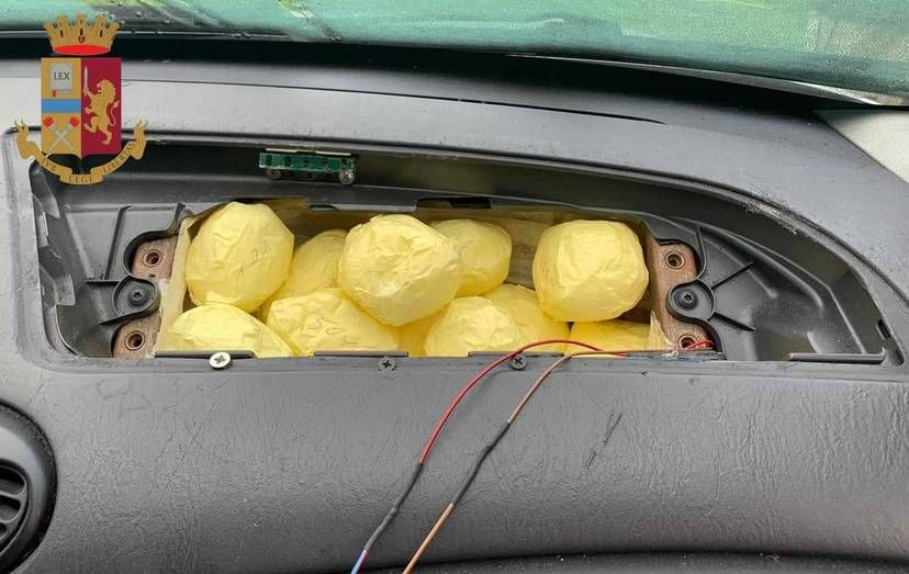 Buccinasco, un chilo di cocaina al posto dell’airbag, arrestato 71enne italiano droga airbag