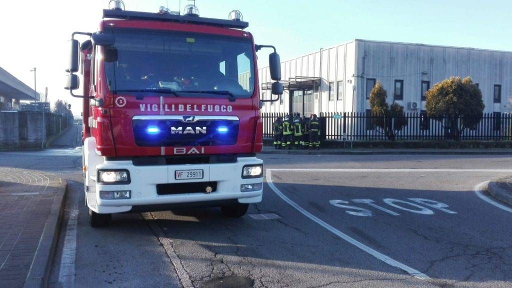 Limbiate, fuga di gas da una cabina, intervento dei Vigili del fuoco VvfLimFugaGas 1024x576