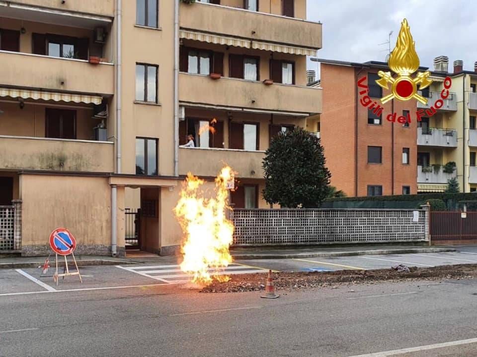 Limbiate: fuga di gas e fiamme, emergenza in via Roma | VIDEO 81624708 2599660826982711 406020683173199872 n