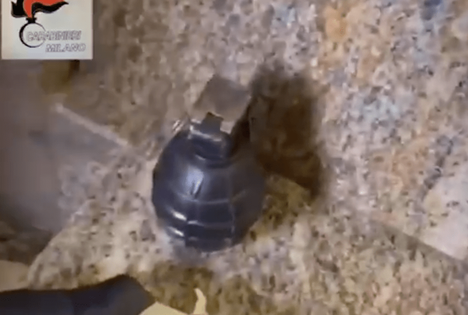 Garbagnate: bomba, armi e droga in casa. Un arresto con il cane antidroga | VIDEO Schermata 2020 01 11 alle 14.50.16