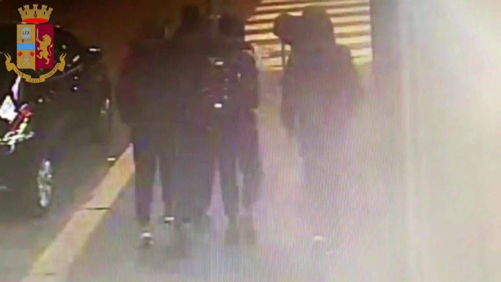 Milano: baby gang rapinava giovanissimi e li costringeva a commettere rapine, 3 arresti | VIDEO maxresdefault 1024x576