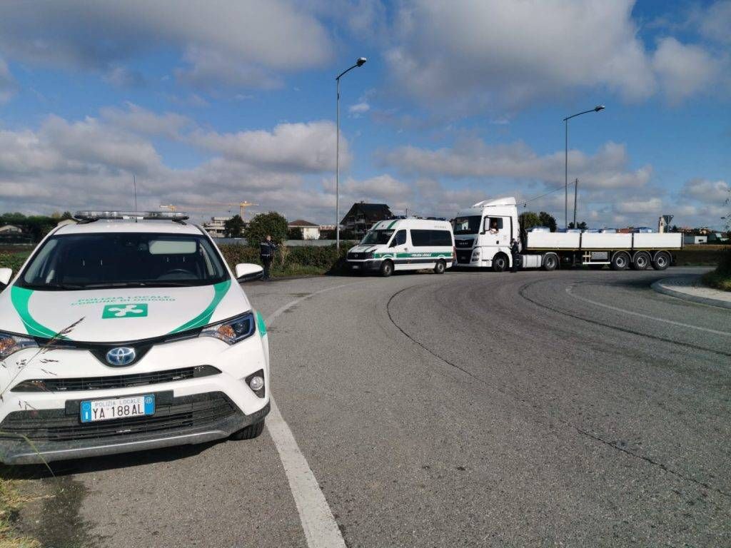 vigili controlli camion 1024x768