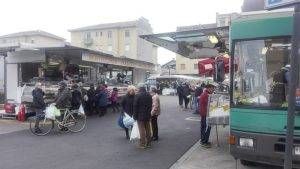mercato bancarelle 