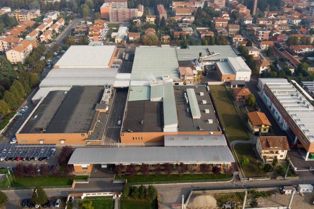 1.200 morti da Coronavirus? L’Eurojersey di Caronno contro il sindaco di Saronno: “Danneggia le aziende” company drone 1024x683